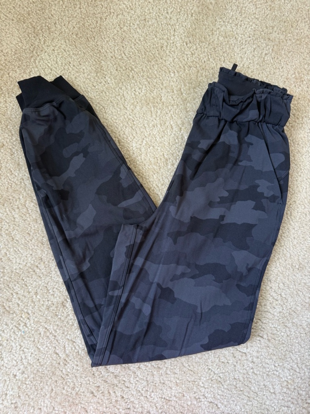 Lululemon Dark Camo Athletic Jogger Pants Size 0